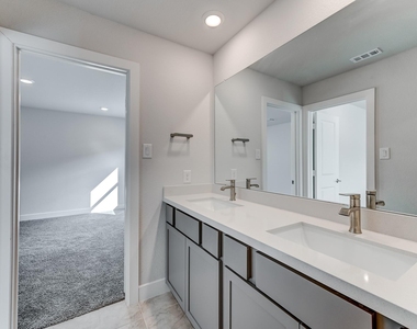 9522 Rialto Creek Drive - Photo Thumbnail 38