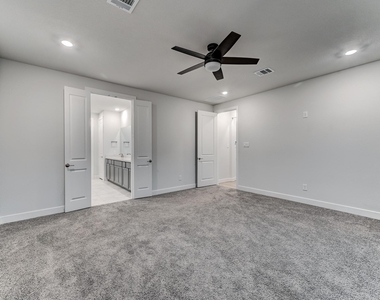 9522 Rialto Creek Drive - Photo Thumbnail 16