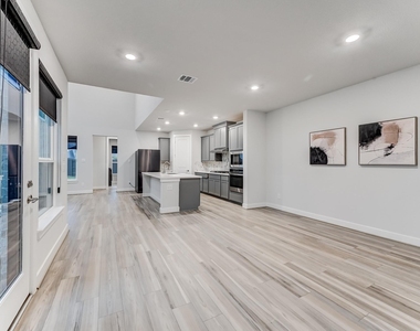 9522 Rialto Creek Drive - Photo Thumbnail 4