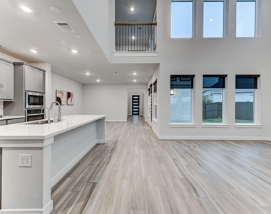 9522 Rialto Creek Drive - Photo Thumbnail 6