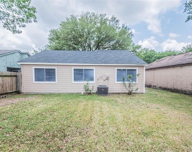 7522 Pepperbrook Drive - Photo Thumbnail 15