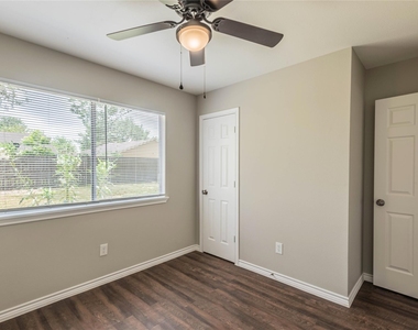 7522 Pepperbrook Drive - Photo Thumbnail 11