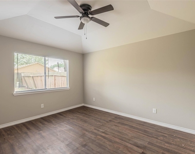 7522 Pepperbrook Drive - Photo Thumbnail 6