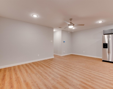 2702 Reid Street - Photo Thumbnail 4