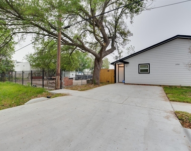 2702 Reid Street - Photo Thumbnail 2