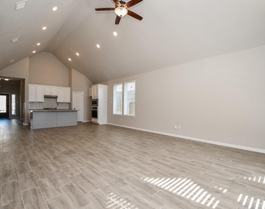 18331 Pedernales Springs Drive - Photo Thumbnail 7