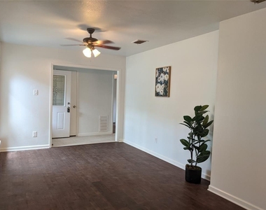 13114 Gina Street - Photo Thumbnail 7