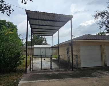 4218 Ember Lane - Photo Thumbnail 2