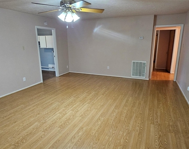 4218 Ember Lane - Photo Thumbnail 3