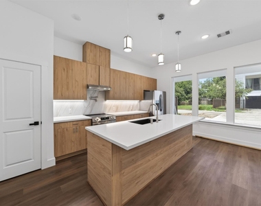 2714 Drew Street - Photo Thumbnail 9