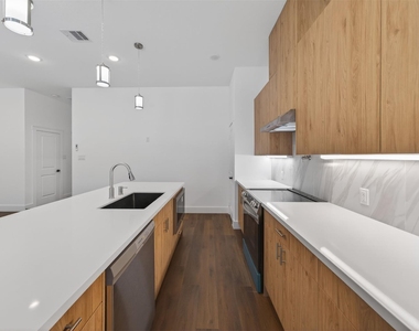 2714 Drew Street - Photo Thumbnail 5