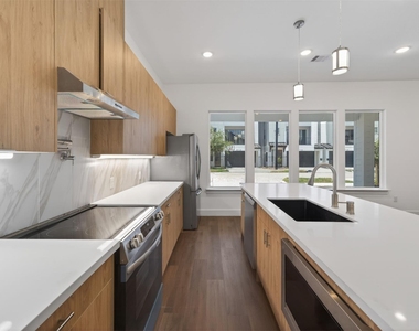 2714 Drew Street - Photo Thumbnail 7