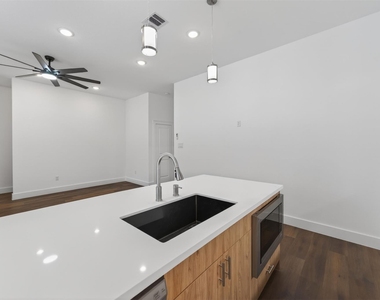 2714 Drew Street - Photo Thumbnail 6