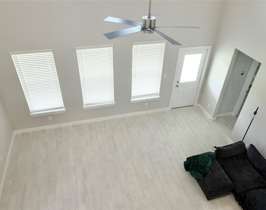 3207 Tilley Drive - Photo Thumbnail 18