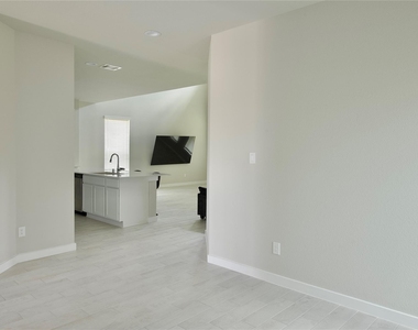 3207 Tilley Drive - Photo Thumbnail 7