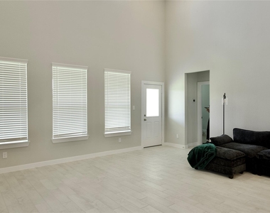 3207 Tilley Drive - Photo Thumbnail 16