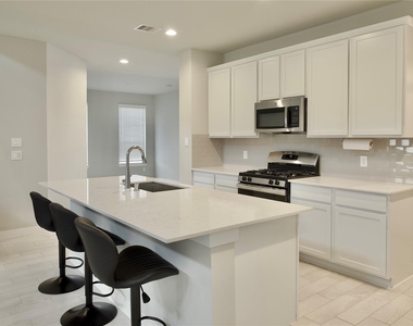 3207 Tilley Drive - Photo Thumbnail 10