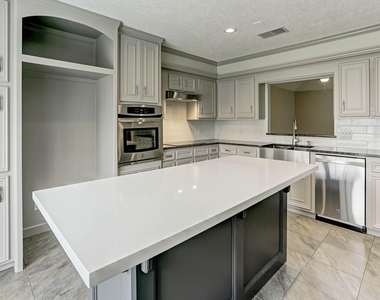 1211 Diablo Drive - Photo Thumbnail 3