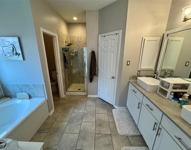 3819 Teal Maple Court - Photo Thumbnail 17