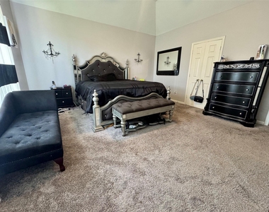 3819 Teal Maple Court - Photo Thumbnail 14