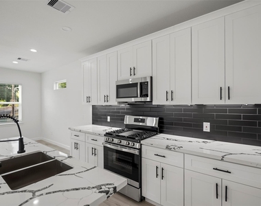 1078 Saint Clair Street - Photo Thumbnail 11