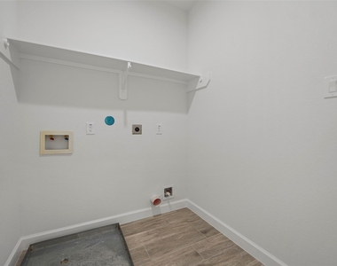 1078 Saint Clair Street - Photo Thumbnail 17
