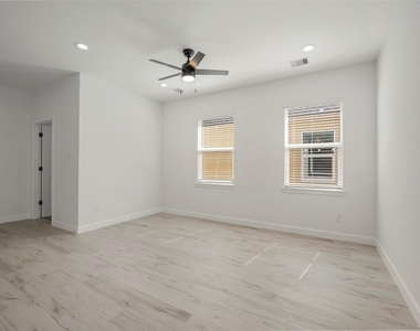 1078 Saint Clair Street - Photo Thumbnail 16