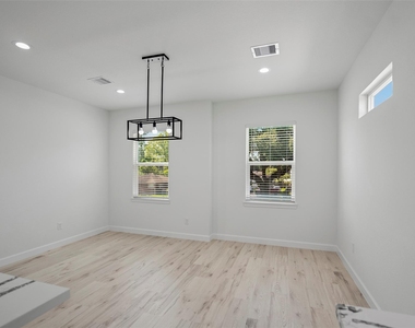 1078 Saint Clair Street - Photo Thumbnail 5