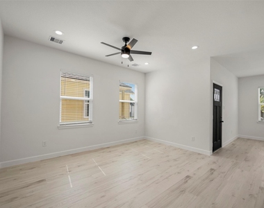 1078 Saint Clair Street - Photo Thumbnail 14
