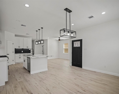 1078 Saint Clair Street - Photo Thumbnail 7