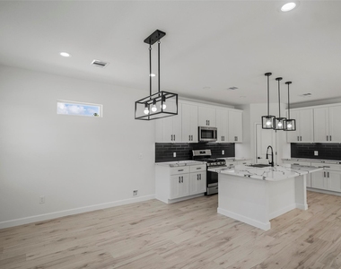 1078 Saint Clair Street - Photo Thumbnail 6