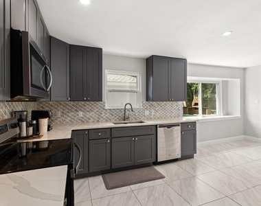 2114 Briargreen Drive - Photo Thumbnail 10