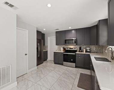 2114 Briargreen Drive - Photo Thumbnail 9