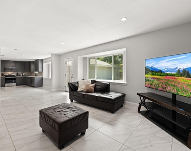 2114 Briargreen Drive - Photo Thumbnail 7