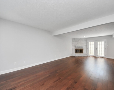 742 Country Place Drive - Photo Thumbnail 8