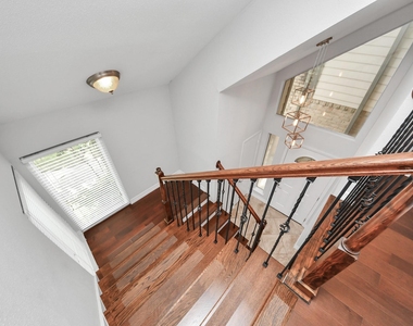 742 Country Place Drive - Photo Thumbnail 17