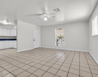 809 Brooks Street - Photo Thumbnail 9