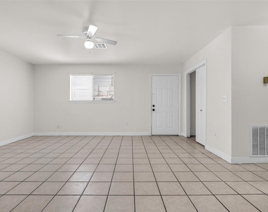 809 Brooks Street - Photo Thumbnail 8