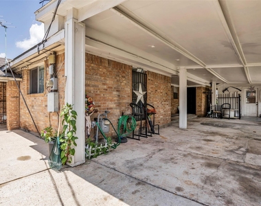 809 Brooks Street - Photo Thumbnail 1