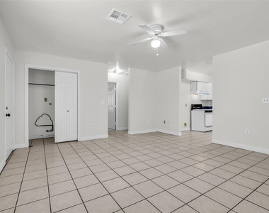 809 Brooks Street - Photo Thumbnail 5