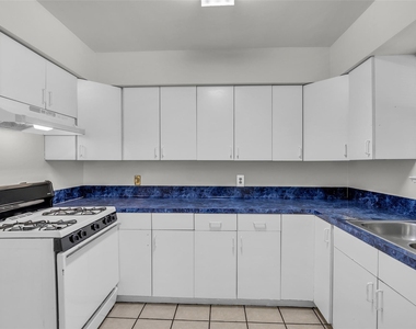 809 Brooks Street - Photo Thumbnail 11
