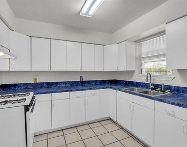 809 Brooks Street - Photo Thumbnail 13