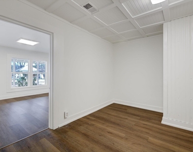 158 E 7th Street - Photo Thumbnail 21