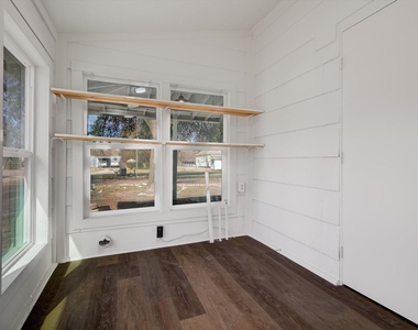 158 E 7th Street - Photo Thumbnail 30