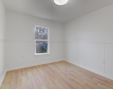 158 E 7th Street - Photo Thumbnail 25