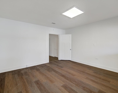 158 E 7th Street - Photo Thumbnail 17