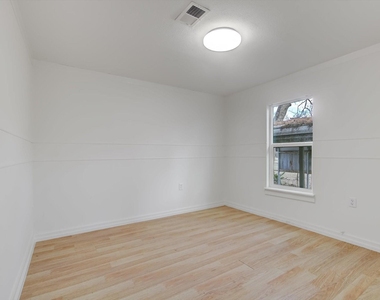158 E 7th Street - Photo Thumbnail 22