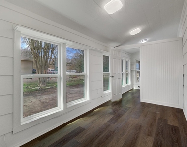 158 E 7th Street - Photo Thumbnail 32