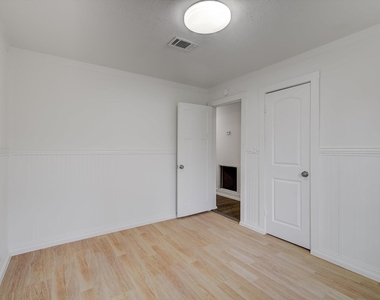 158 E 7th Street - Photo Thumbnail 24