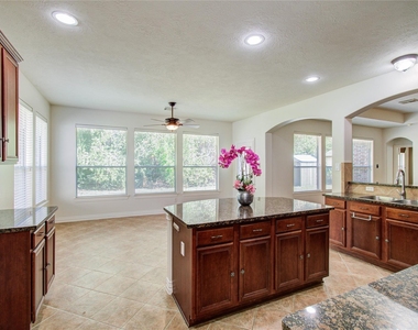 7814 Heron Lakes Drive - Photo Thumbnail 16